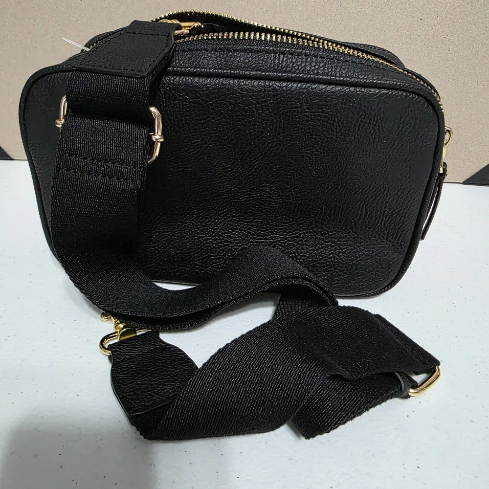 Universal Thread Black Camera/Crossbody Bag - Pebbled Finish